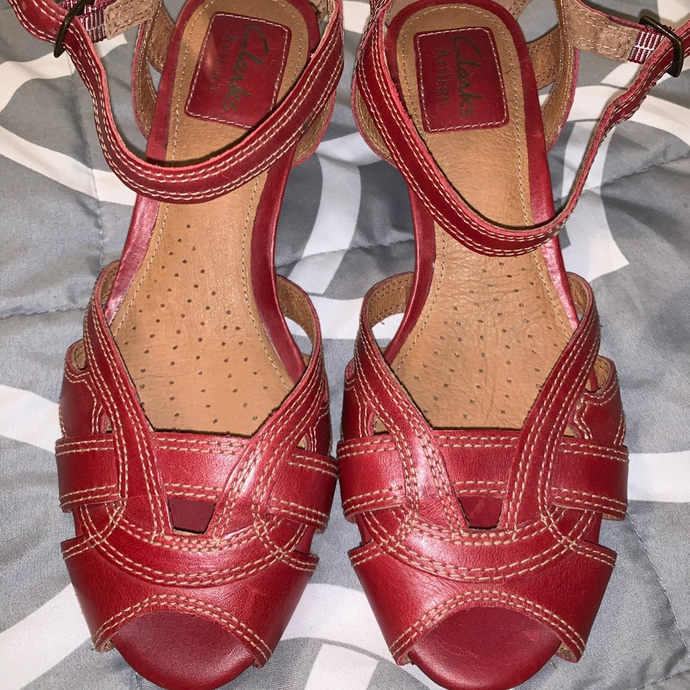 Women’s CLARKS 6M;  2” small wedge heel